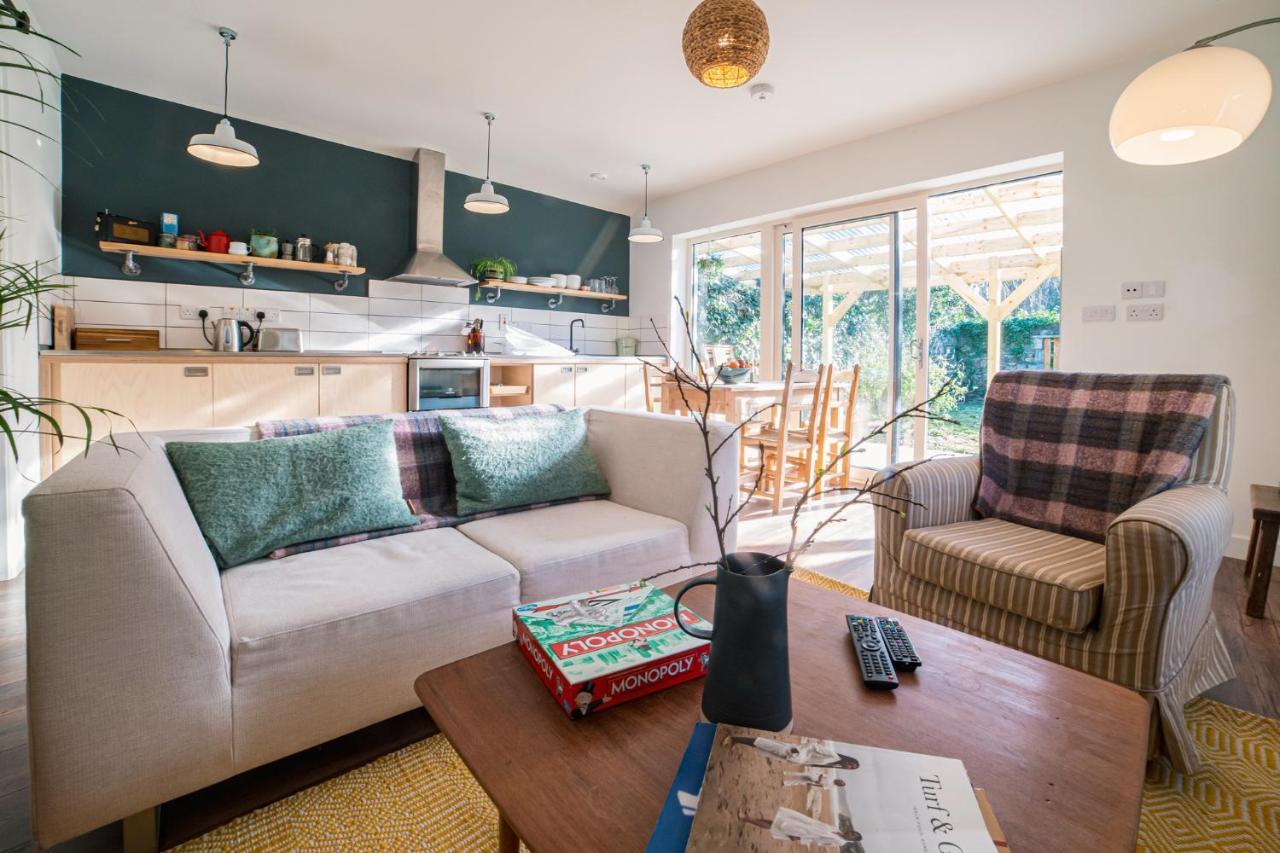 The Roost Apartment Westport Ngoại thất bức ảnh