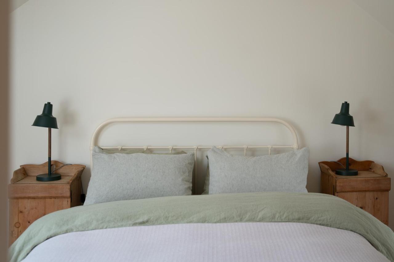 The Roost Apartment Westport Ngoại thất bức ảnh