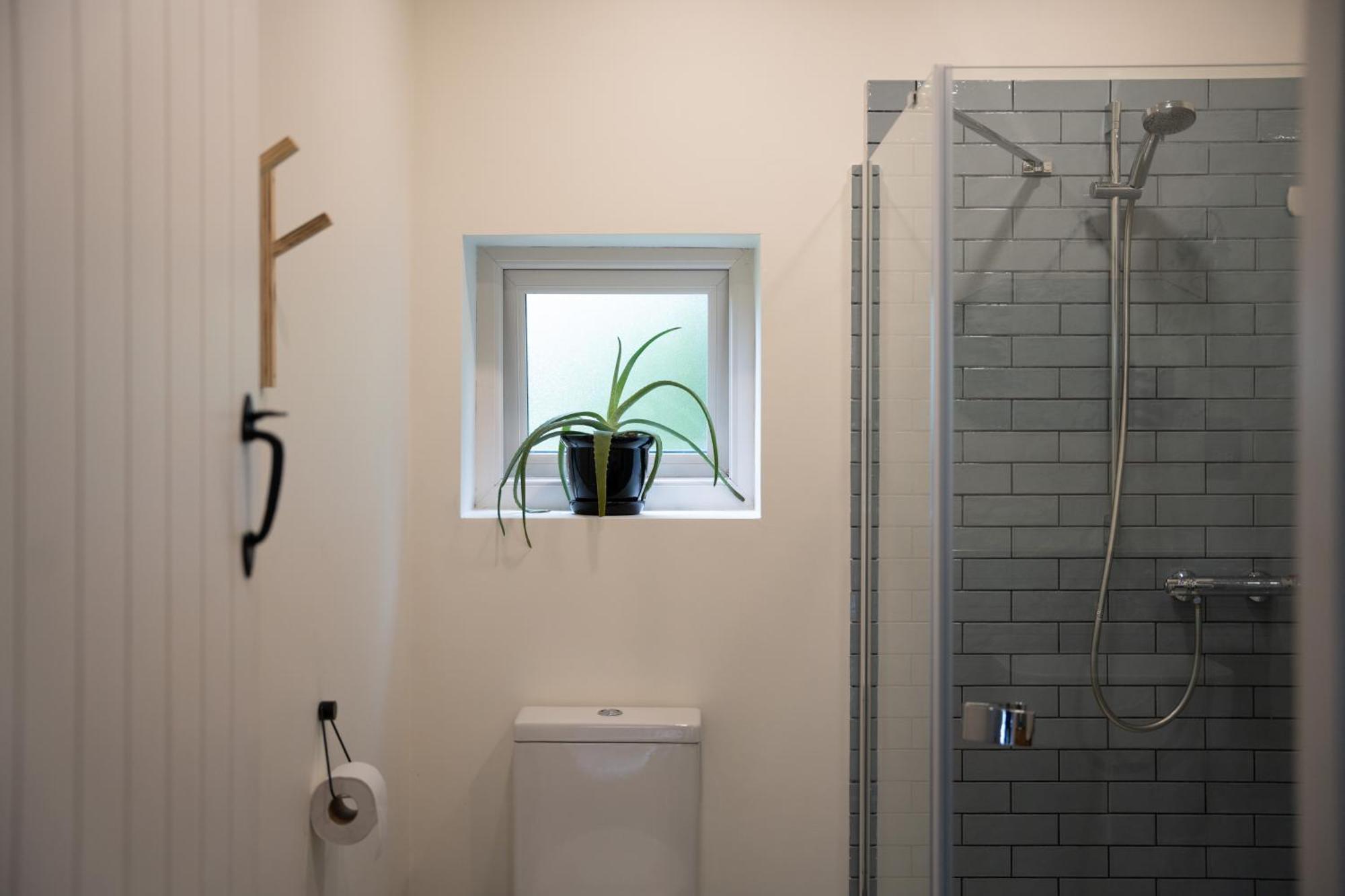 The Roost Apartment Westport Ngoại thất bức ảnh